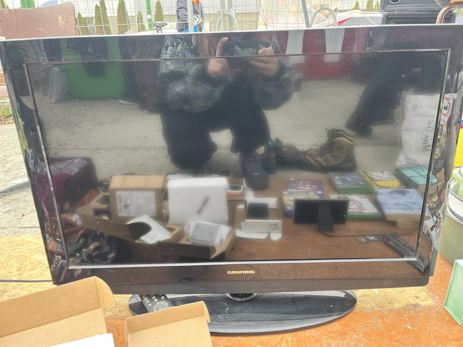 Televizor Grundig 32 VLC 3200 BA LCD cu telecomanda