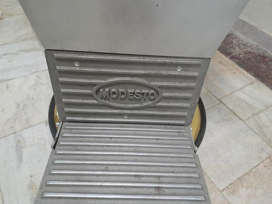 Бръснарски стол Оборудване. Цялостно