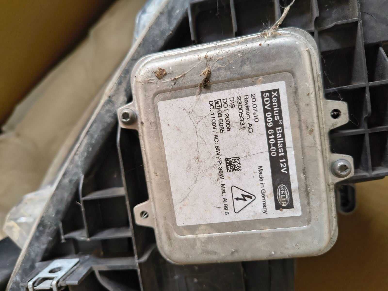 Оригинални ксенонови фарове HELLA за Nissan Qashqai J10 - ляв и десен