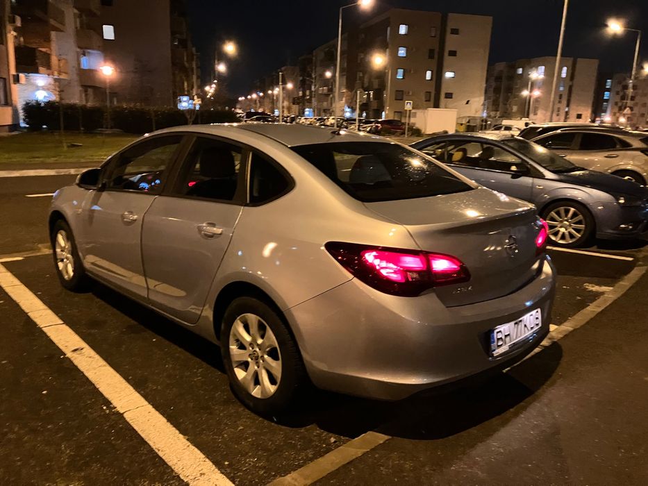 Unic proprietar vând Opel Astra Notchback