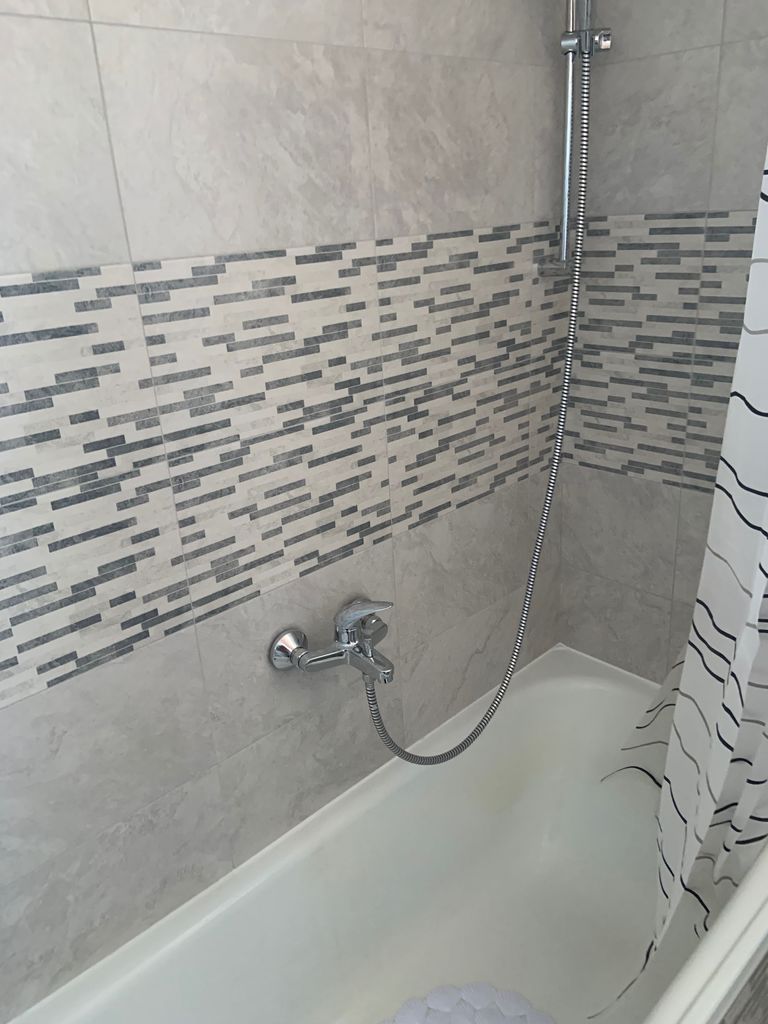 Дава се под наем Тристаен апартамент в Казанлък - 101 кв.м за 346.8 € - Снимка #6