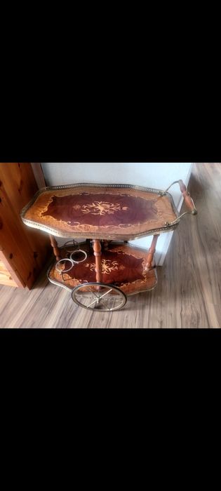 Продавам сервизна маса