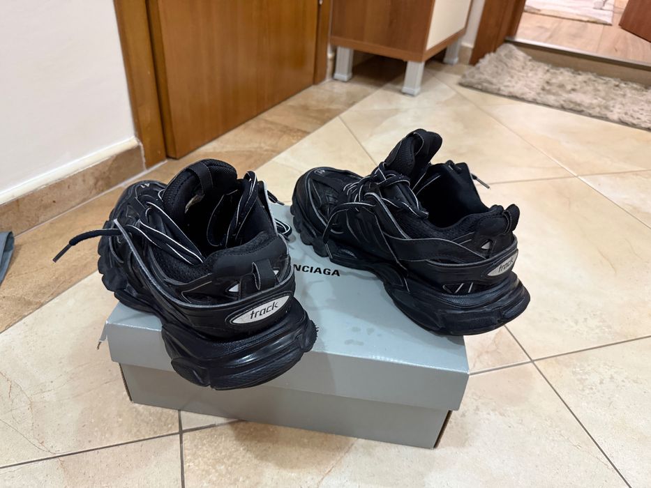 Balenciaga track