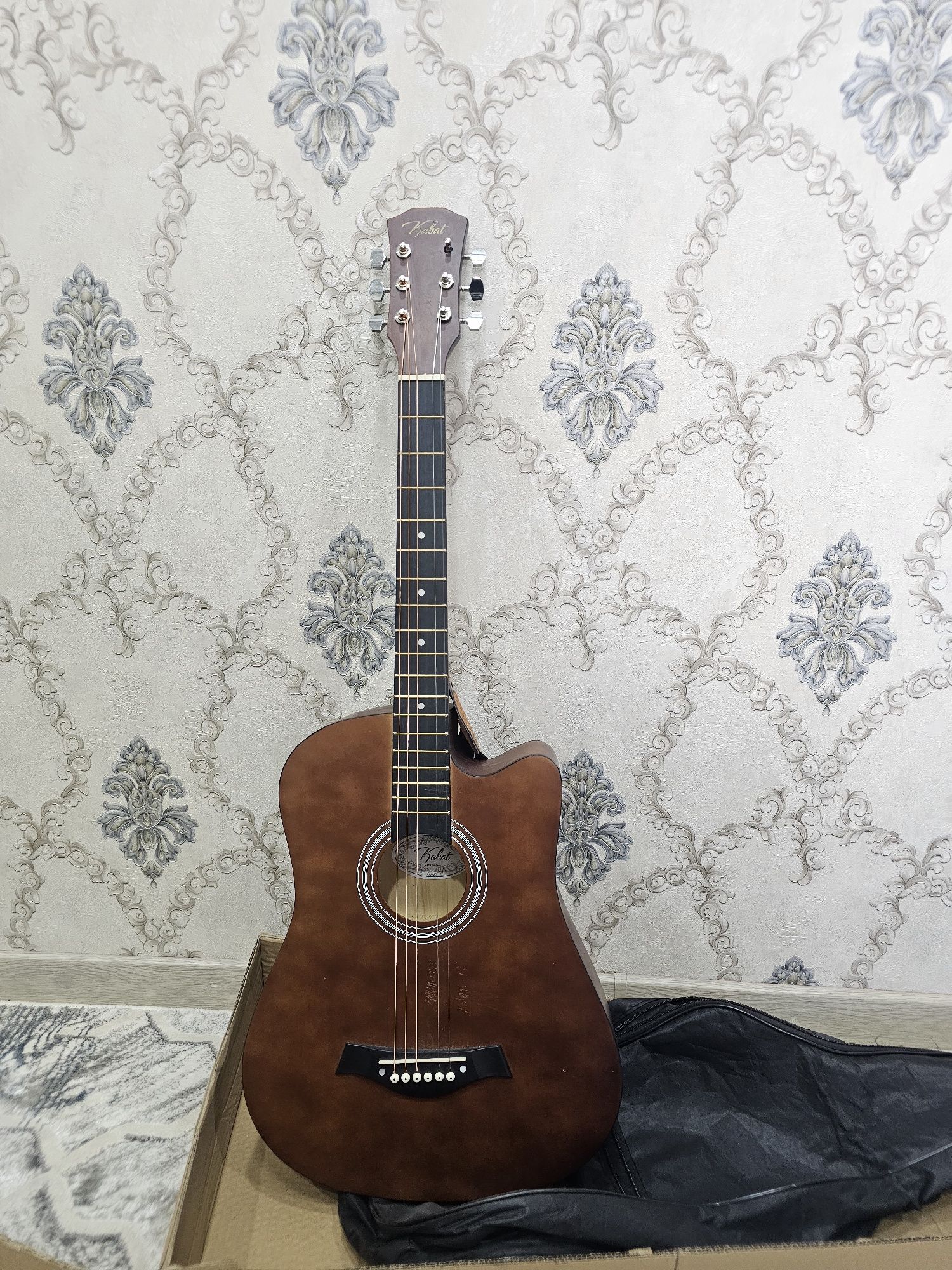 Gitara yogoch rang