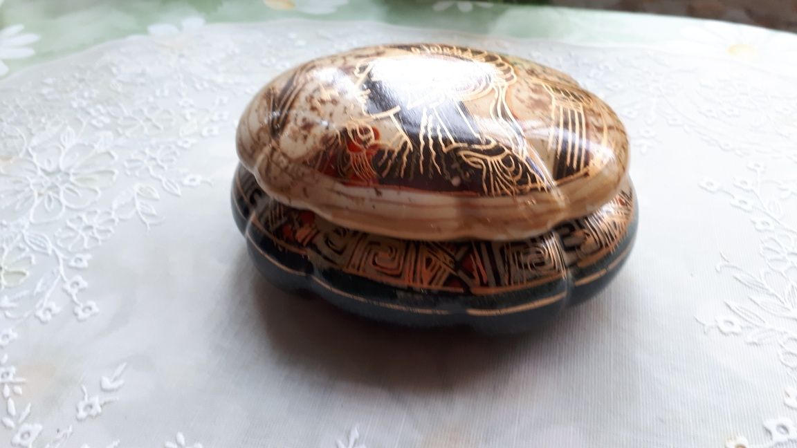 Египетска керамична кутийка за бижута