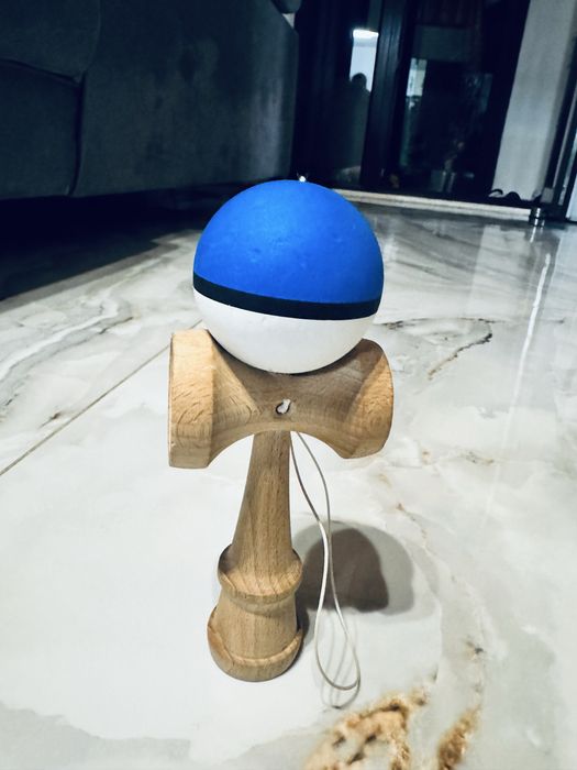 Kendama alb albastru gripul este rubber