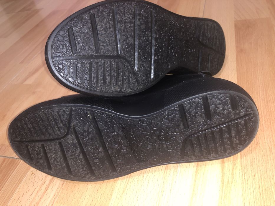 Papuci din piele