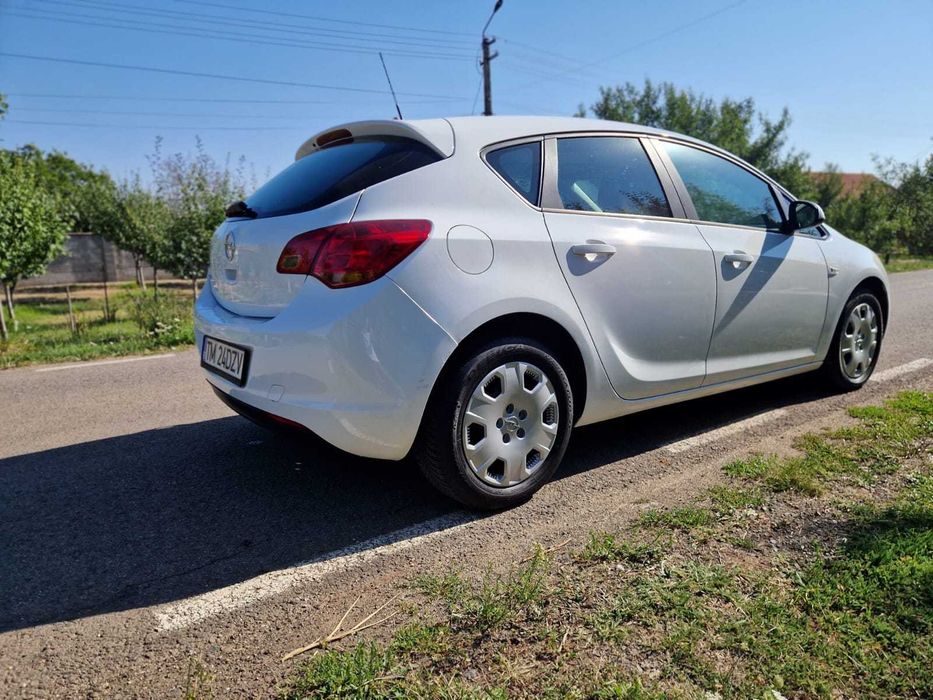 Opel Astra J 1.6 Benzină 116 CP 2010