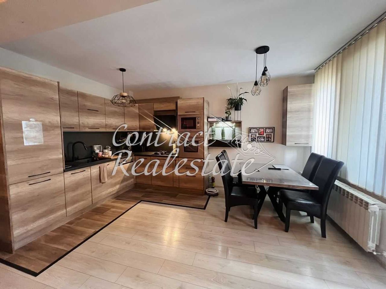 Продава се Тристаен апартамент в Варна, Възраждане 1 - 128 кв.м за 2016 €/кв.м - Снимка #3