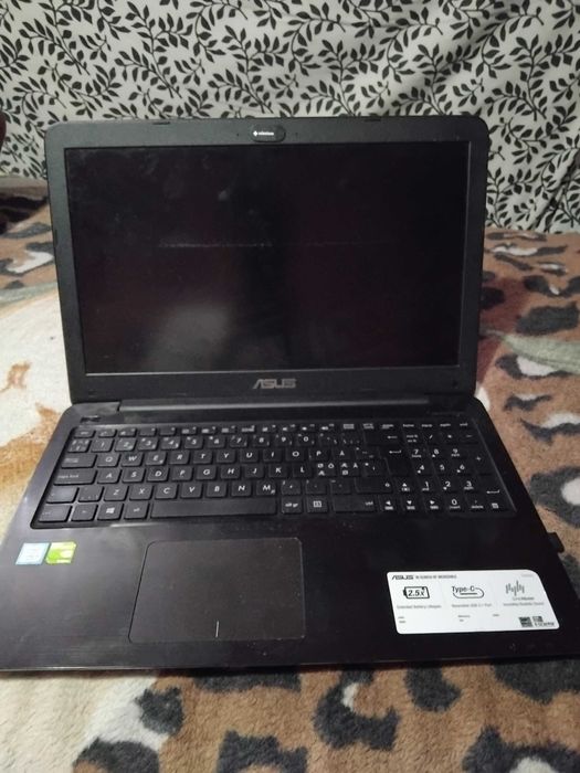 Laptop gaming  perfect functional cititi descrierea!!