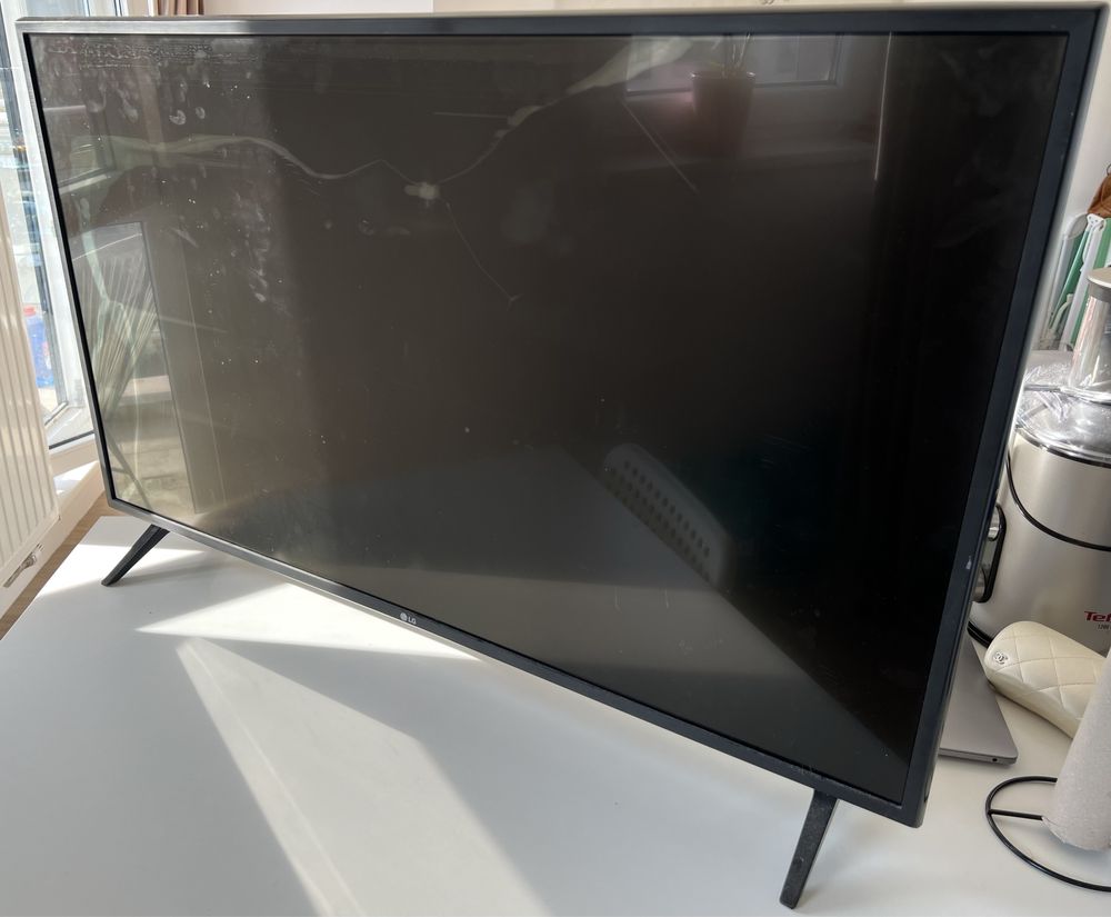 LG TV SMART 4K diagonala 108cm