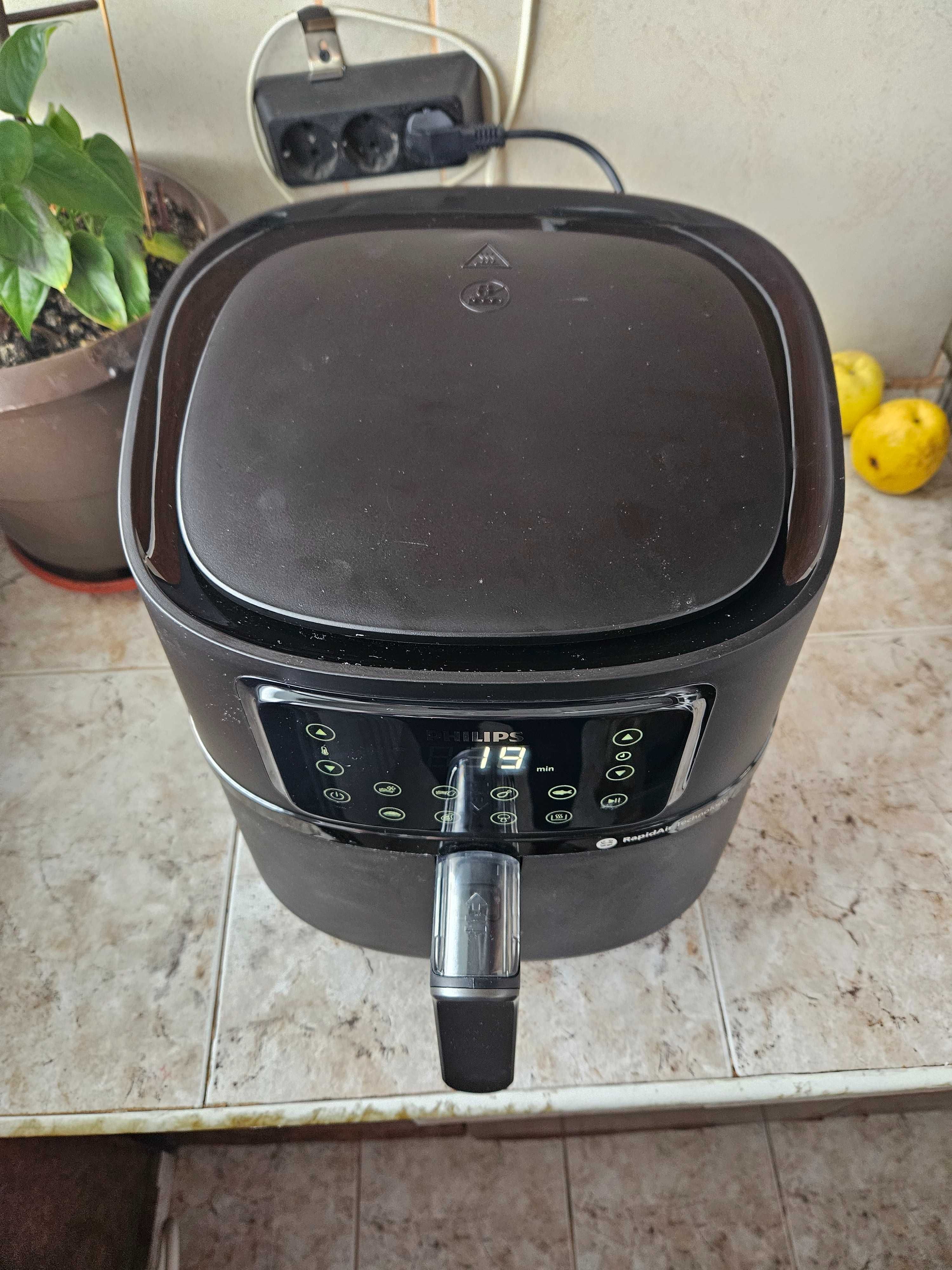 Продавам AirFryer