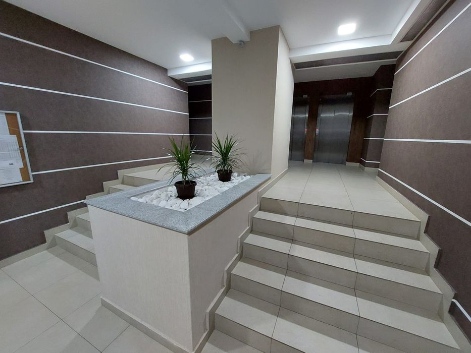 Închirieze apartament cu terasa și vedere la munte