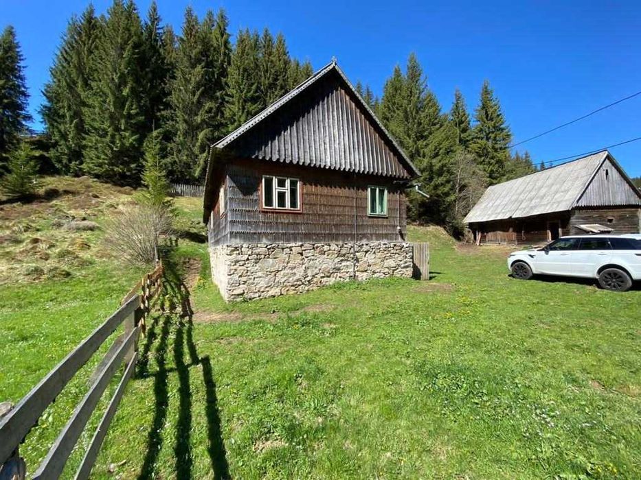 Casă rustică la munte + poiată, pe teren 4700mp, pădure si pârâu