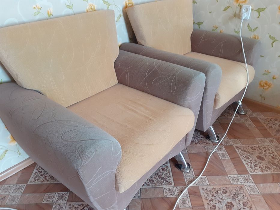 Продам 2красивых кресла для зала.