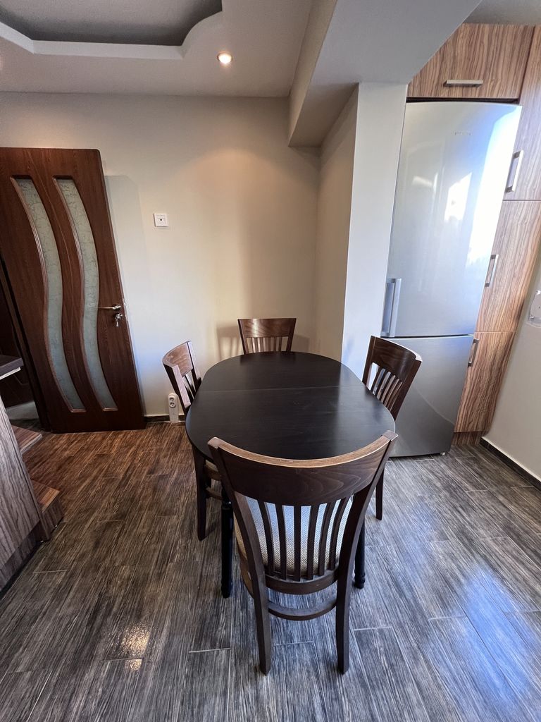 Дава се под наем Тристаен апартамент в Бургас, Изгрев - 65 кв.м за 484.5 € - Снимка #2