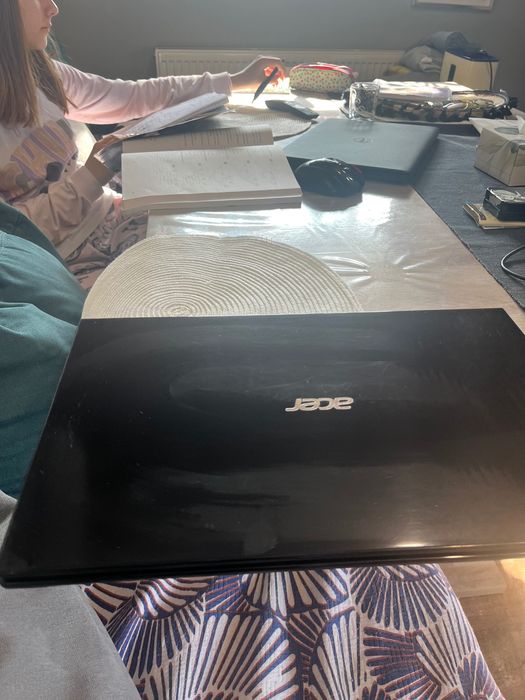 Лаптоп-Acer Aspire V3-571G