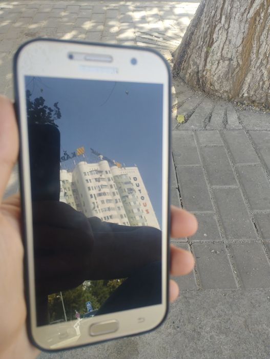 Telefonlar sotiladi