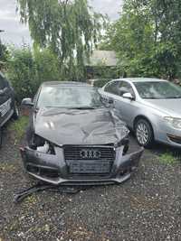 Audi A3 lovit în partea din fata