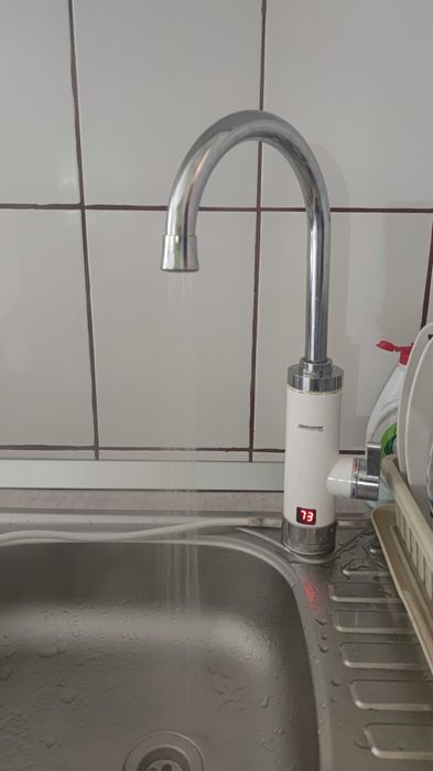 Robinet electric instant apă caldă