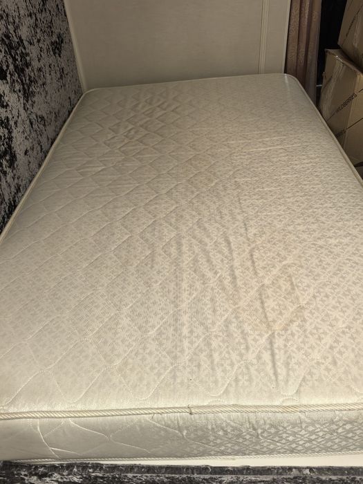 Продам кровати , вместе с матрасами.