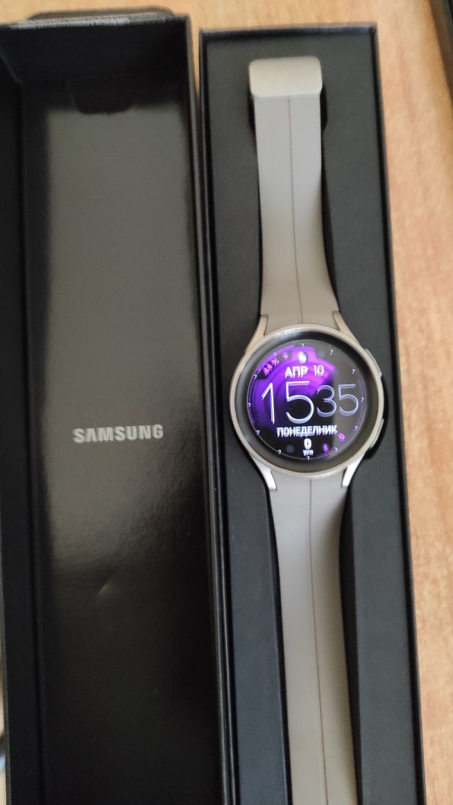 Смарт часовник Samsung Galaxy Watch5 Pro LTE 4G + Аксесоари