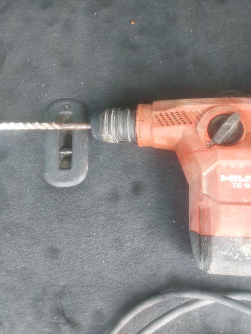 HILTI TE 6-CL Мощна SDS-Plus (TE-C) ударно пробивна машина с D-ръкохва