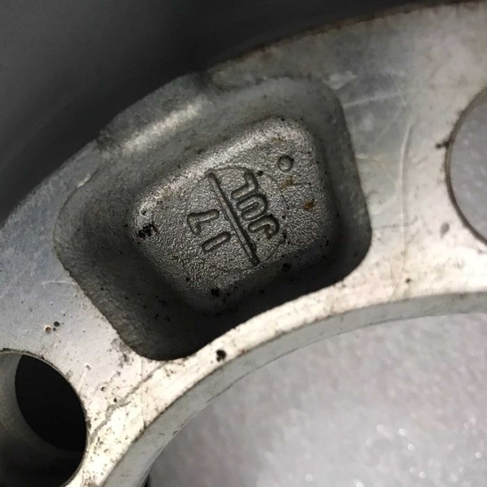 1x janta Toyota Hilux  R18 7.5Jx18 ET30 Enkei Land cruiser 6x139.7