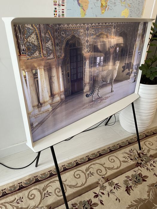 Samsung the Serif 4K (49 дюймов - 124 см)