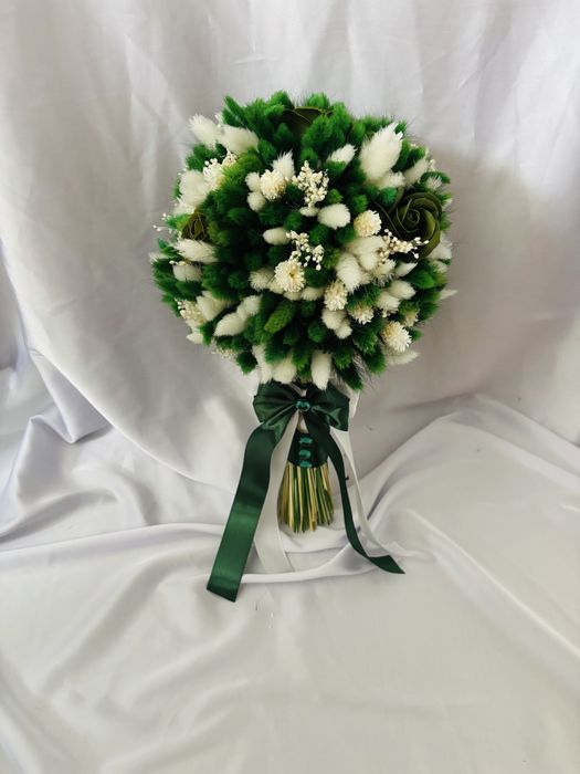 Realizez flori , luammari , buchete mireasa si nasa , aranamere auto