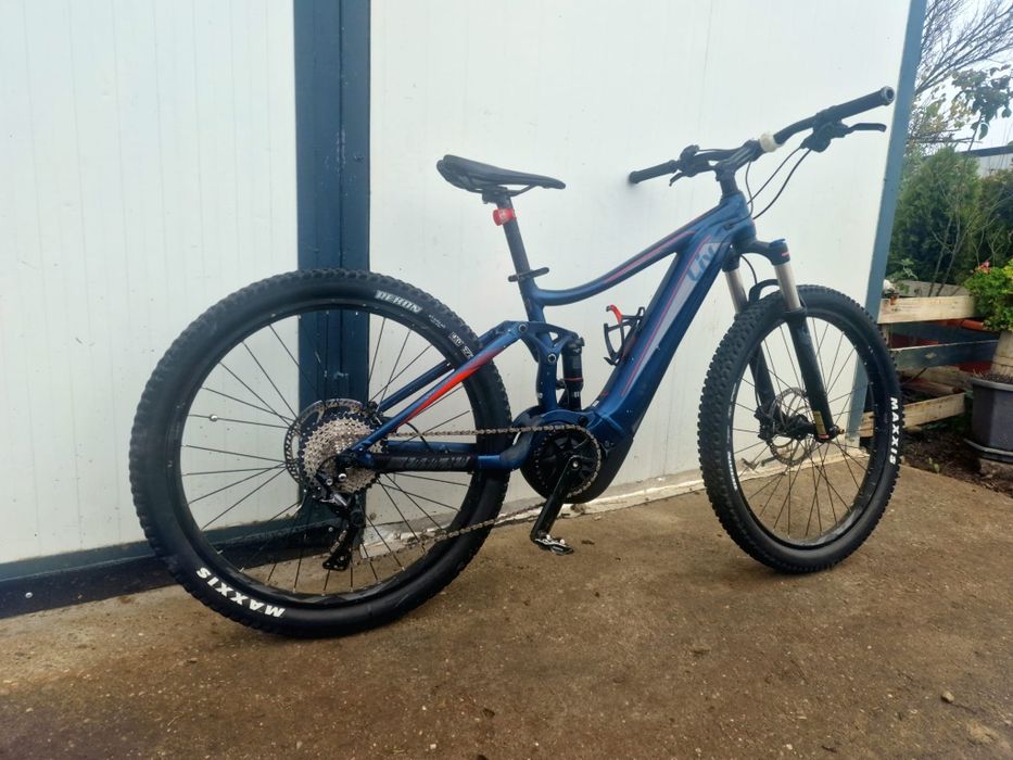 Bicicleta electrica full suspension Giant liv