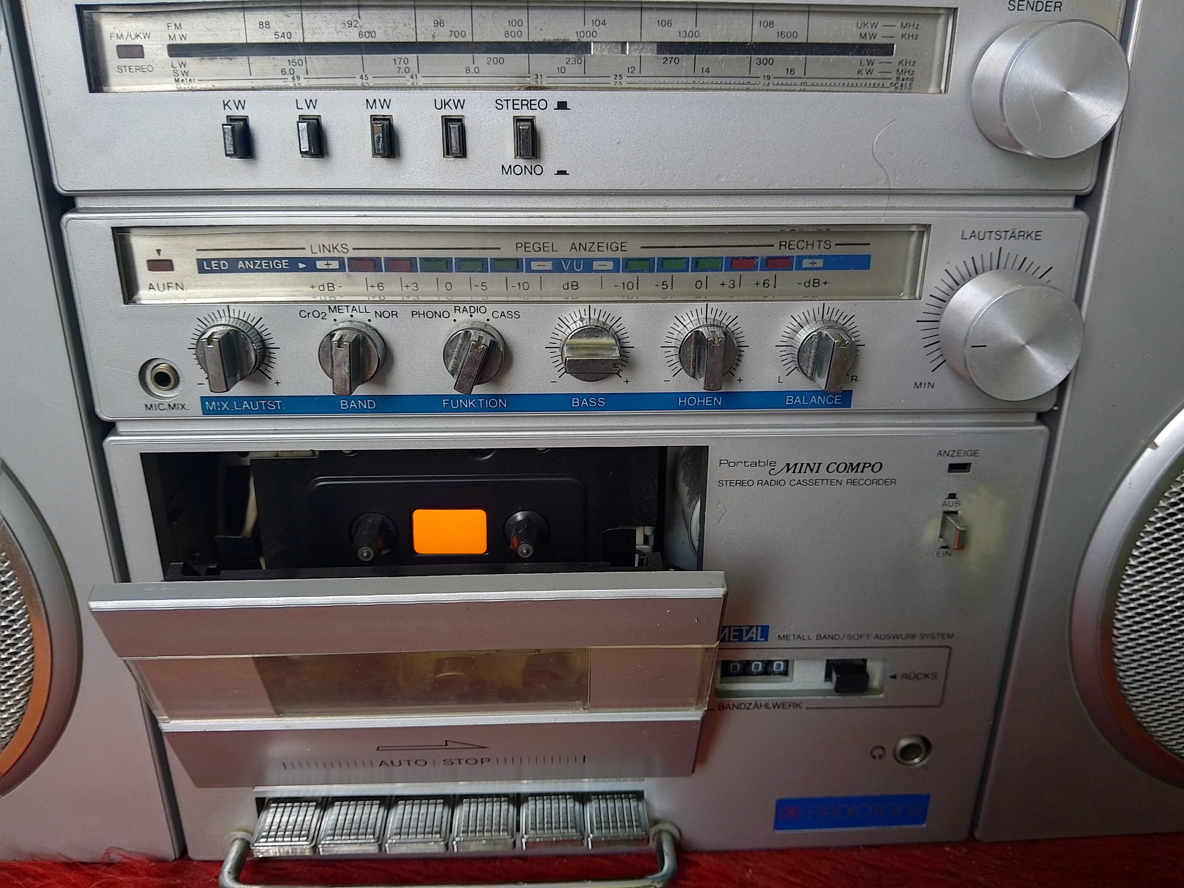 Радио касетофон Radiotone