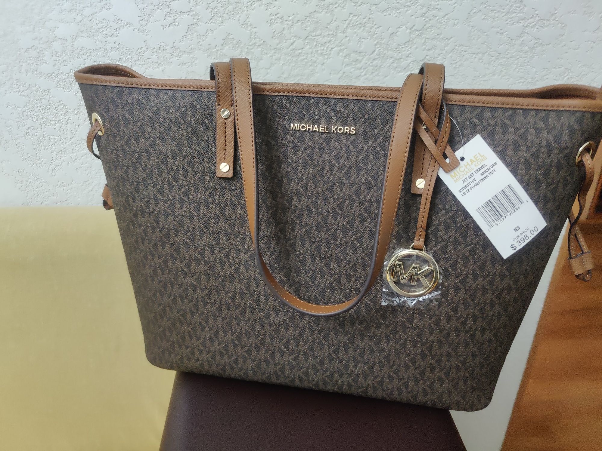 Продам фирменную сумочку Michael Kors