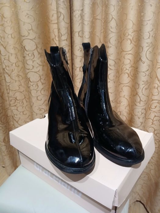 Ghete negre lăcuite damă