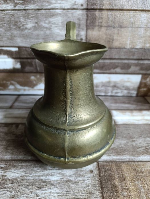 Плътна бронзова кана