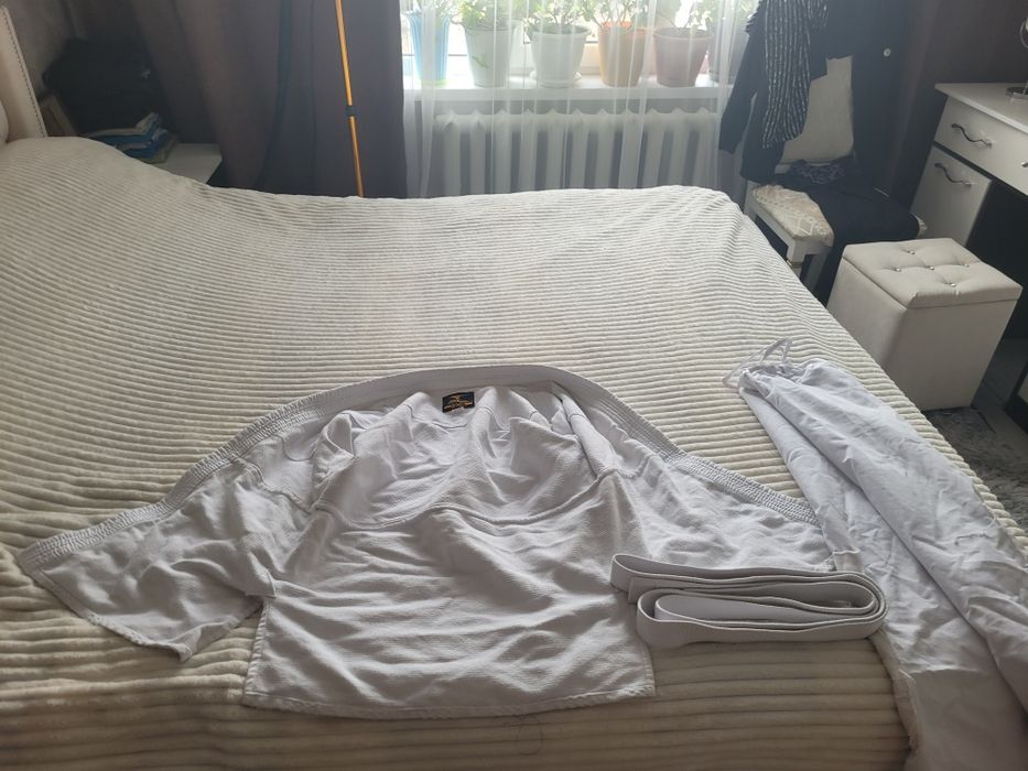 Продаю кимоно новое