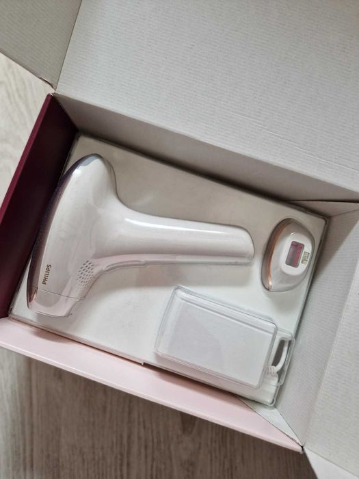 Фотоепилатор Philips Lumea SC1997 нов с две приставки