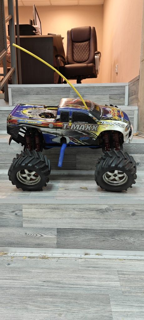 Traxxas T-Maxx 1/8 Нитро класически радиоуправляем монстър