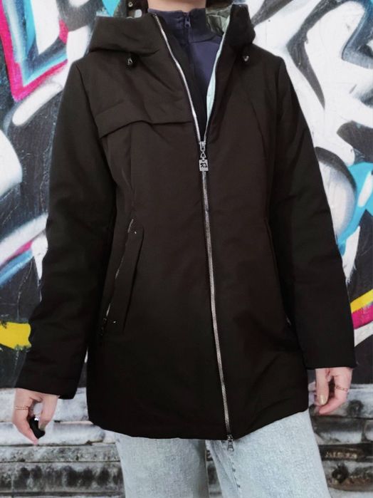 Демисезонная чёрная куртка