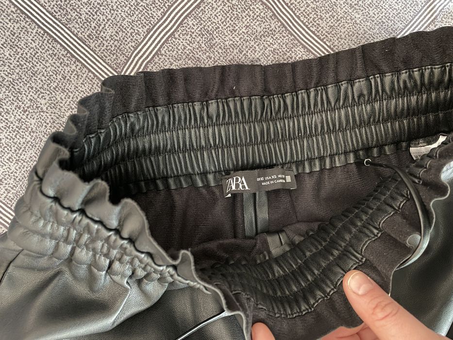 Pantaloni piele dama Zara