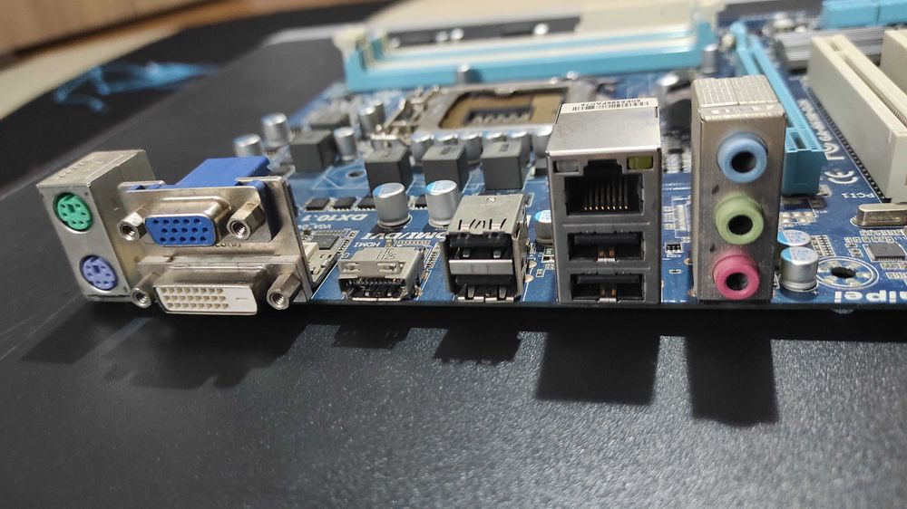 Placa de baza gigabyte ga-h61m-d2h