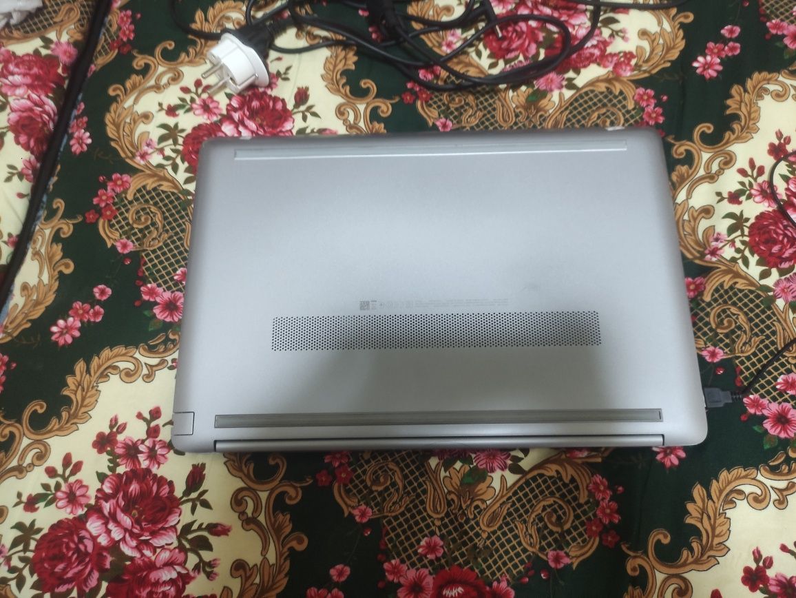 Noutbuk Hp 8/512 pul zaril kerak 2,100.000 soʻm