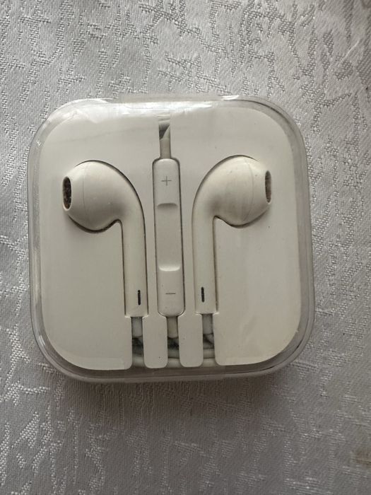 Продам нушники оригинал Apple AirPods !