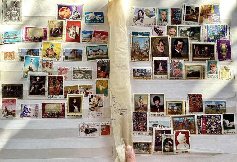 Vând album timbre pentru colecționari