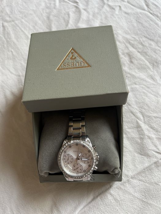 Дамски часовник  GUESS.