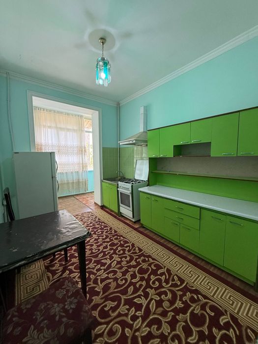 2 xonali kvartira sotiladi