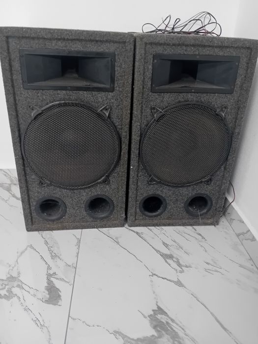 Vând 2 boxe de 600w