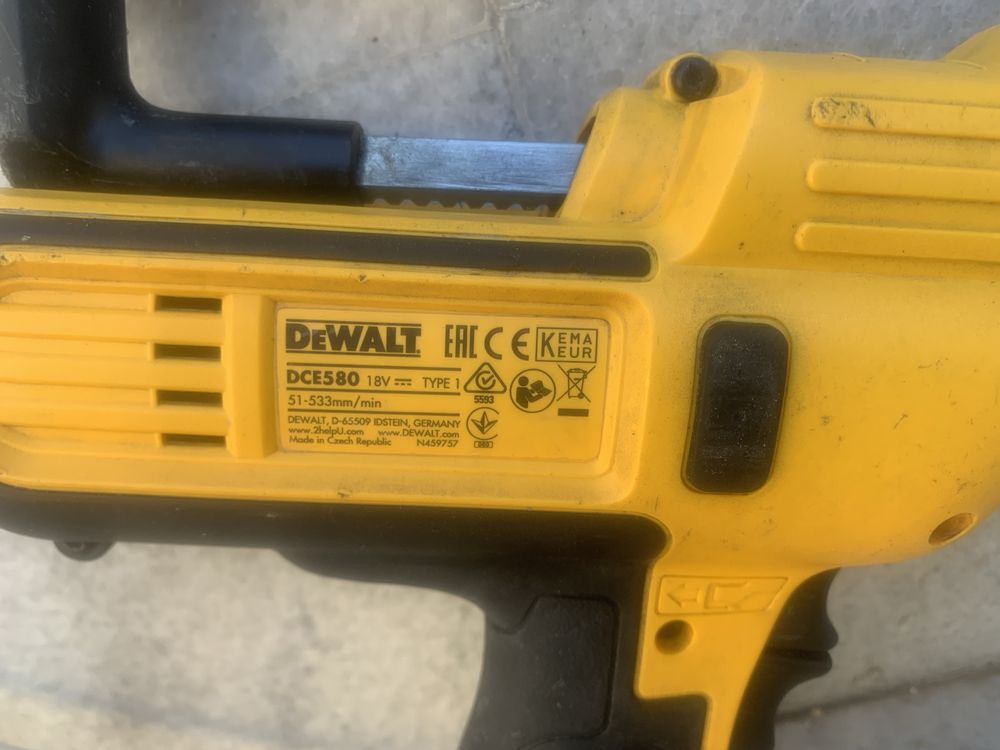 DeWALT DCE 580/пистолет за силикон