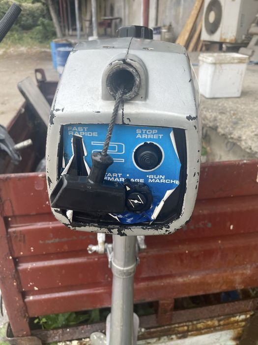 Два извънбордови двигатели Suzuki и Evinrude