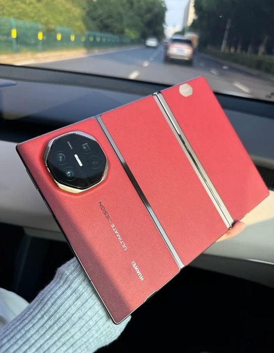 Huawei MATERIAL tri fold